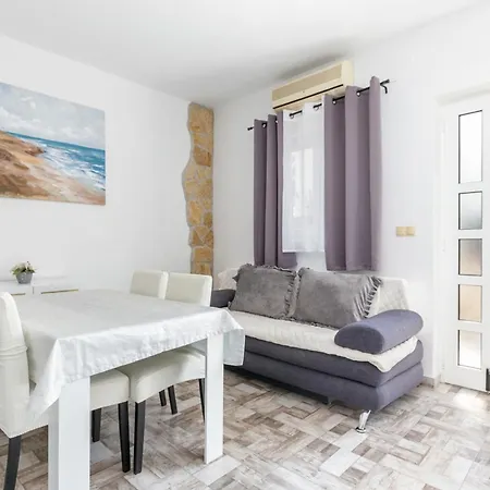 With Parking Space Okrug Gornji, Ciovo - 23007 Apartment