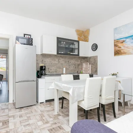 Apartment With Parking Space Okrug Gornji, Ciovo - 23007