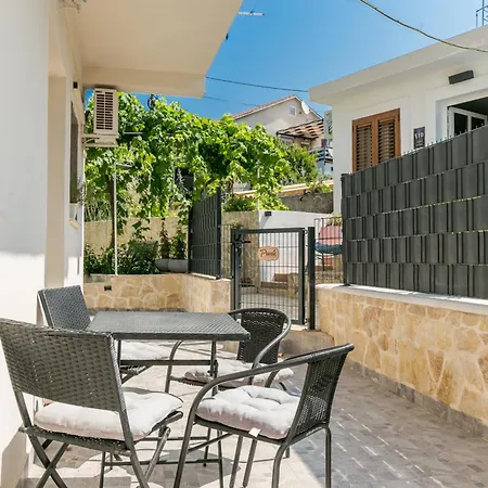 With Parking Space Okrug Gornji, Ciovo - 23007 * Trogir