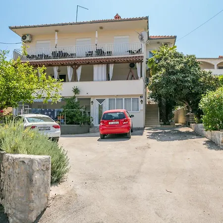 Apartment With Parking Space Okrug Gornji, Ciovo - 23007