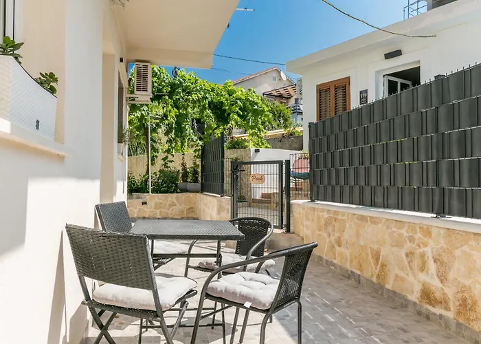 With Parking Space Okrug Gornji, Ciovo - 23007 * Trogir