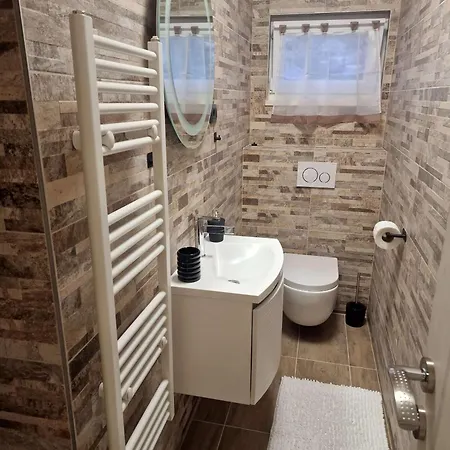 Apartment Family Friendly With A Swimming Pool Okrug Gornji, Ciovo - 23007