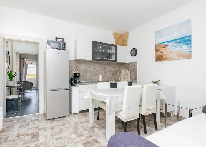 Apartament With Parking Space Okrug Gornji, Ciovo - 23007